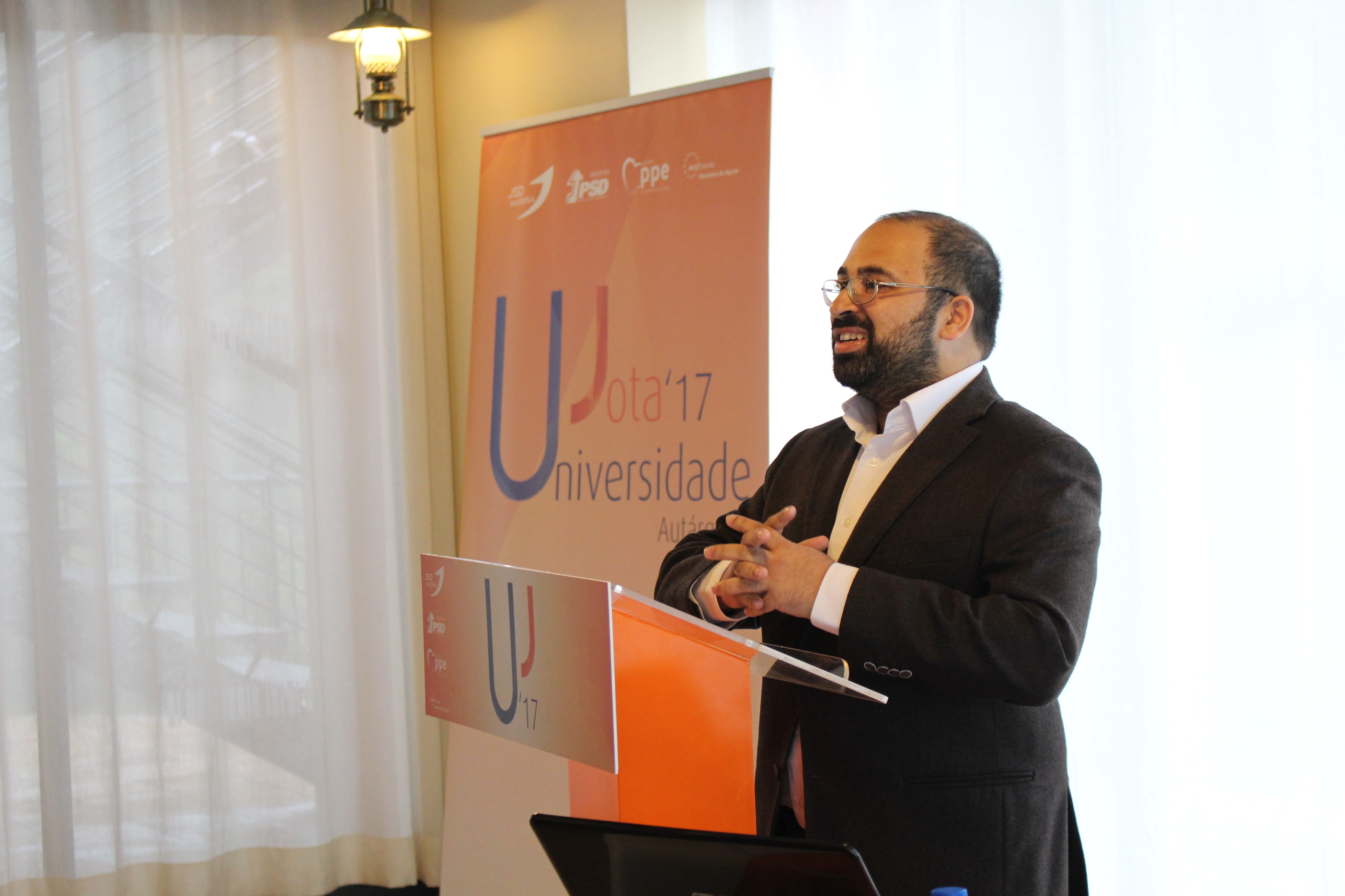 Universidade Jota 17, em Santa Cruz.